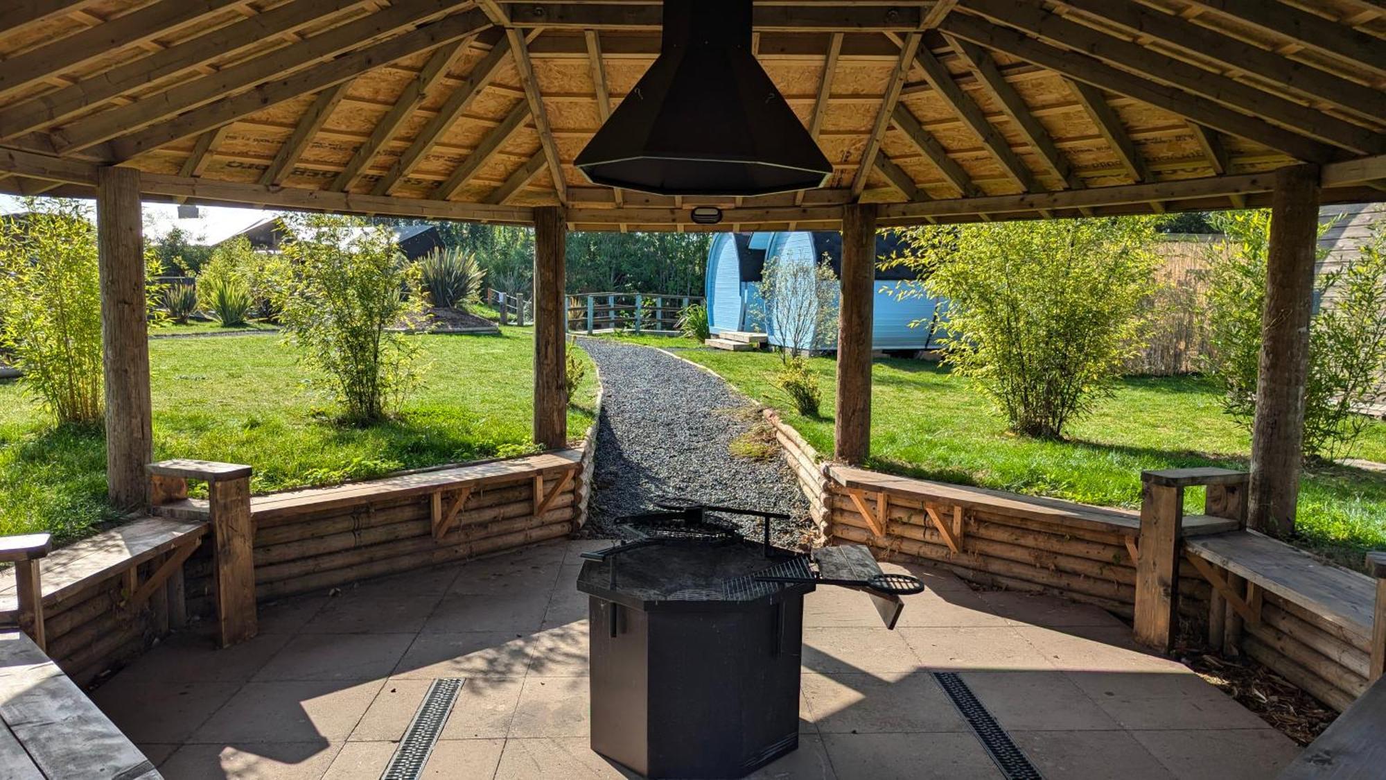 Sunset Retreats The Ice Viking Villa Worcester Exterior photo