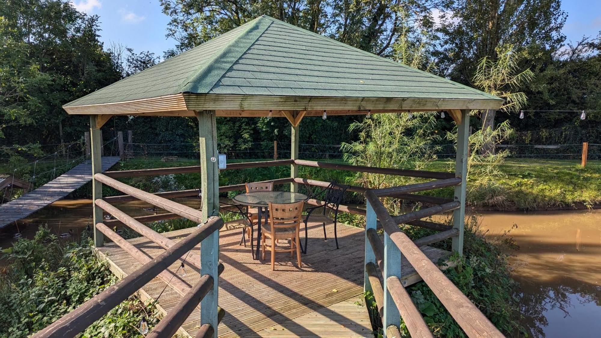 Sunset Retreats The Ice Viking Villa Worcester Exterior photo